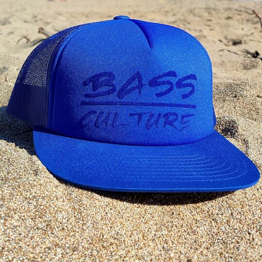 Niebieska czapka Bass Culture Trucker Flexfit 